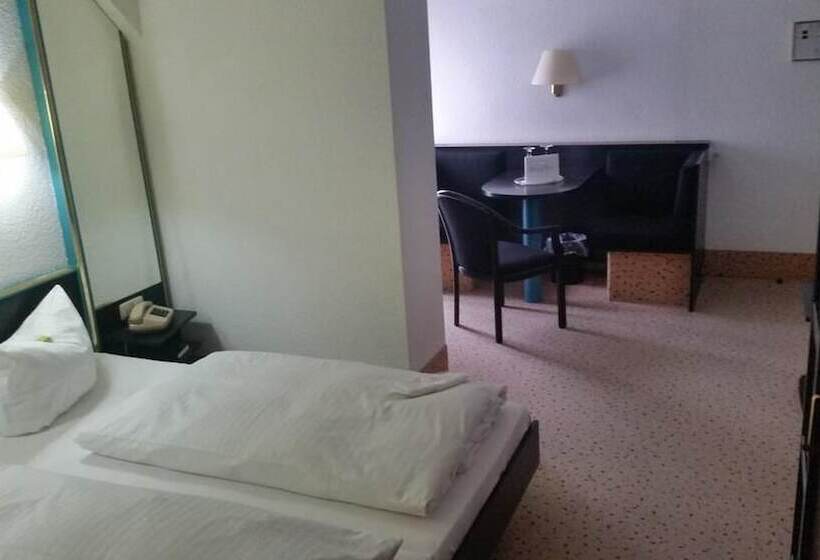 בית מלון כפרי Bitterfelder Hof   Mongoo Gmbh