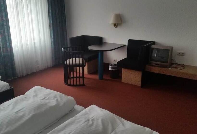 בית מלון כפרי Bitterfelder Hof   Mongoo Gmbh