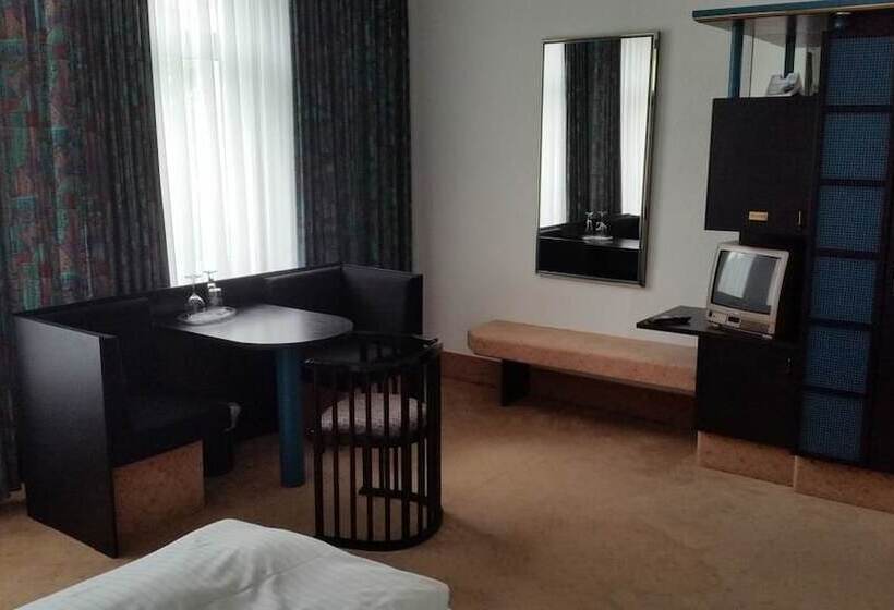 בית מלון כפרי Bitterfelder Hof   Mongoo Gmbh