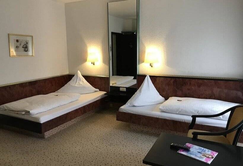 בית מלון כפרי Bitterfelder Hof   Mongoo Gmbh