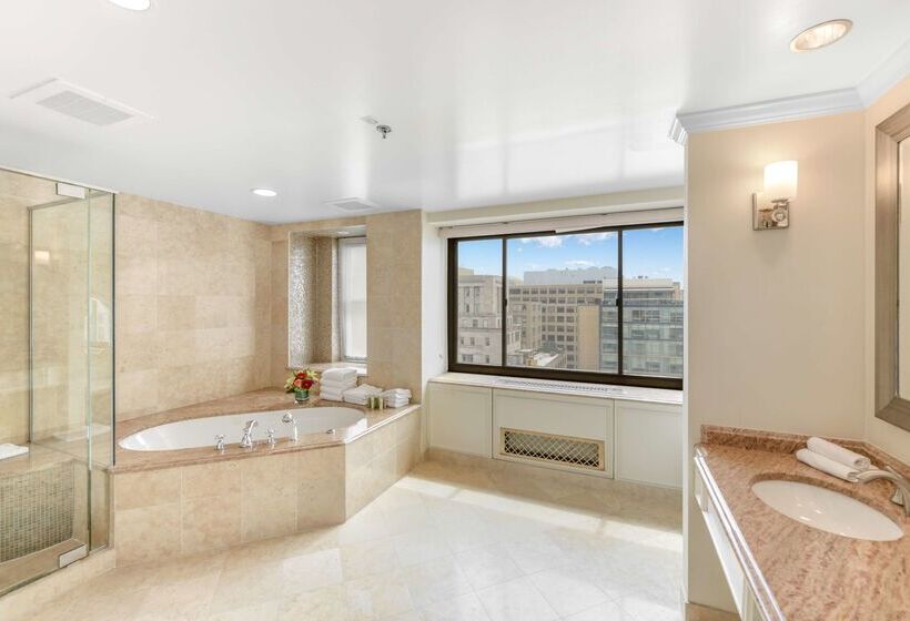 호텔 Capital Hilton