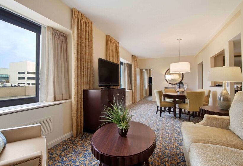 호텔 Capital Hilton