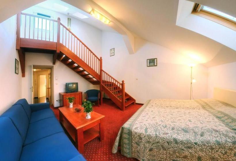 هتل Carlton Opera