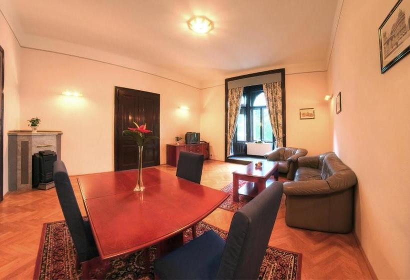 هتل Carlton Opera