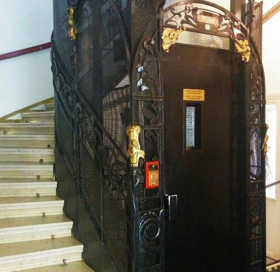 هتل Carlton Opera