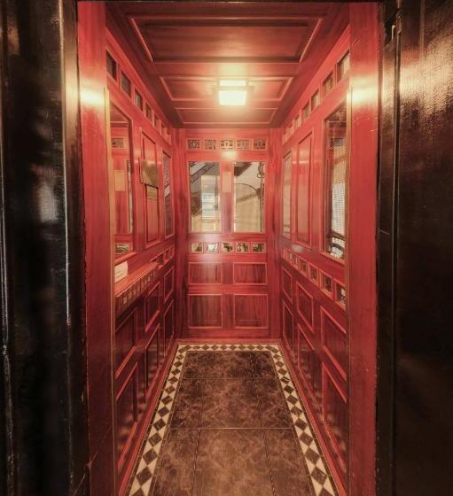 هتل Carlton Opera