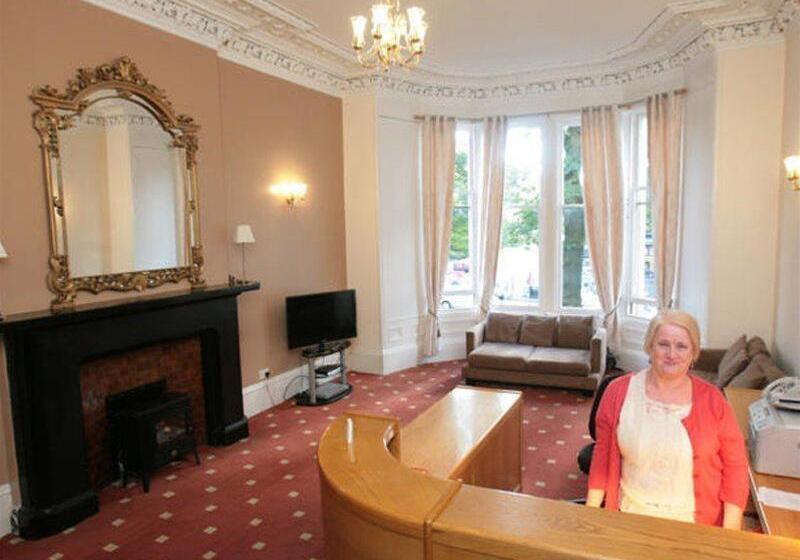 בית מלון כפרי Clifton