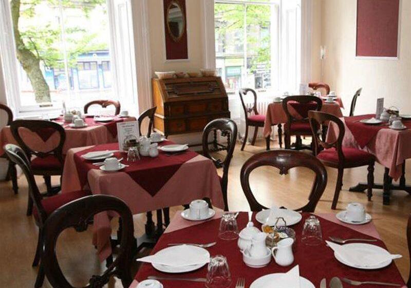 בית מלון כפרי Clifton