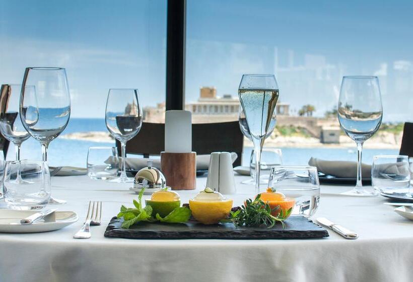 هتل Corinthia St George S Bay