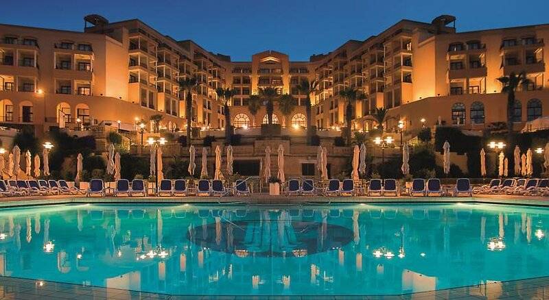 هتل Corinthia St George S Bay