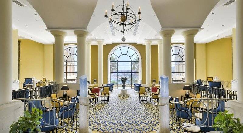 هتل Corinthia St George S Bay