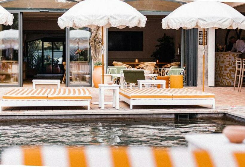 Отель Des Lices