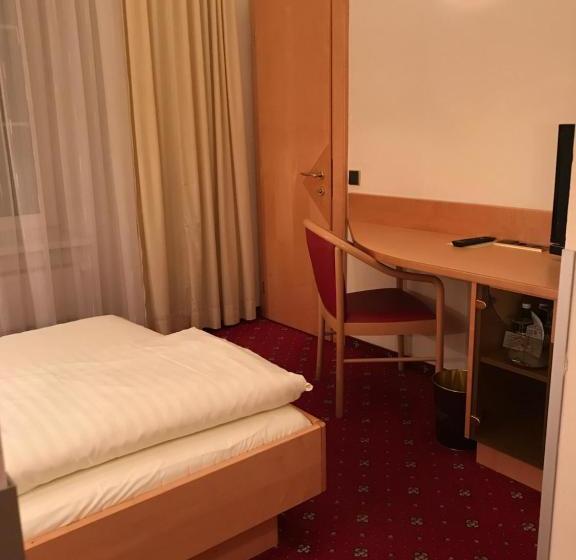 Отель Goldener Brunnen