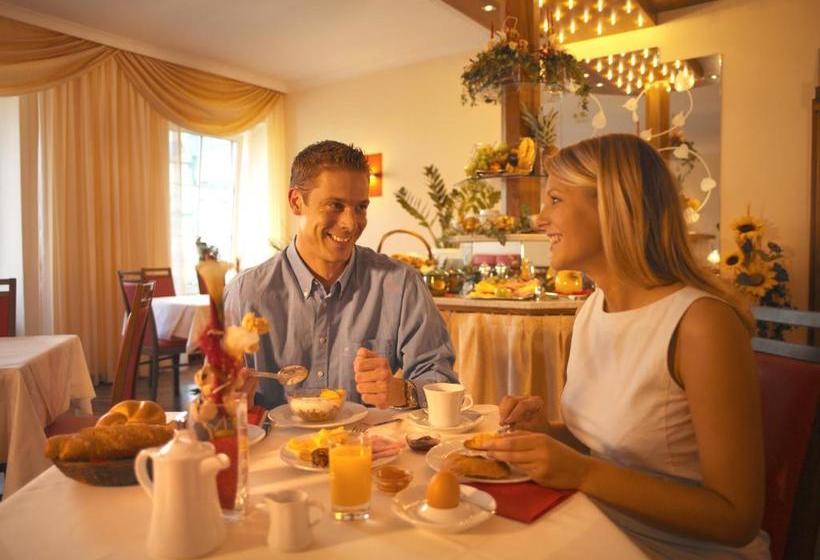 Отель Goldener Brunnen