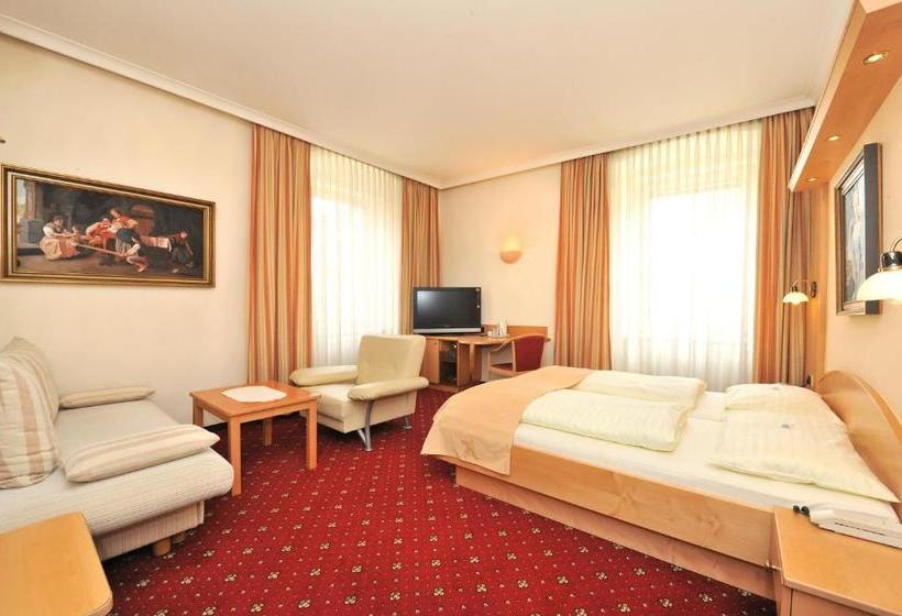 Отель Goldener Brunnen