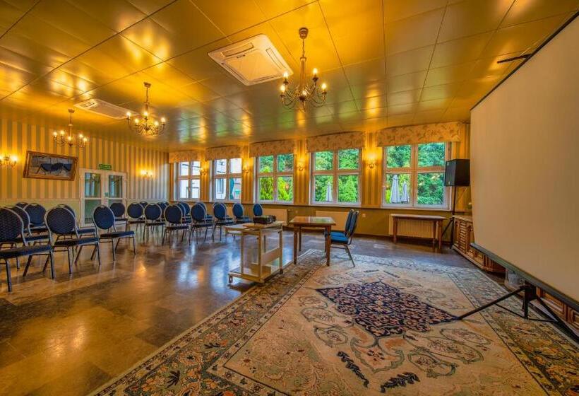 בית מלון כפרי Gromada Arka Lux