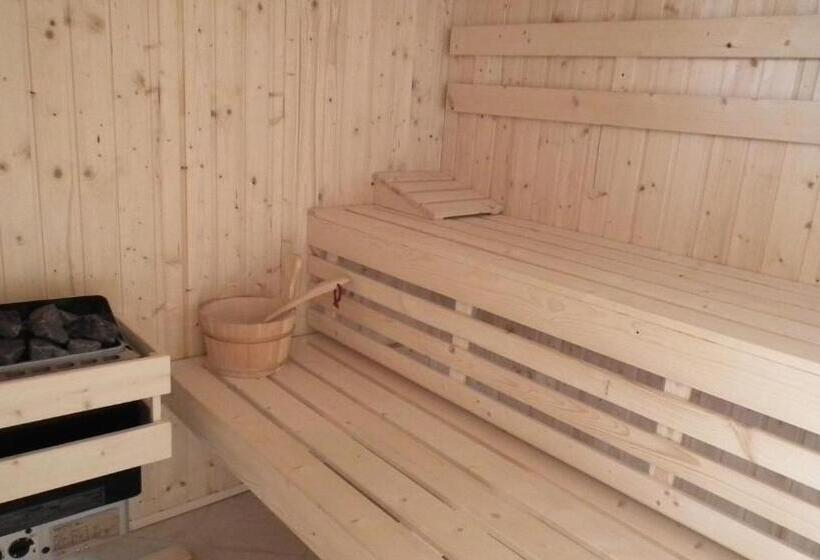 בית מלון כפרי Gromada Arka Lux