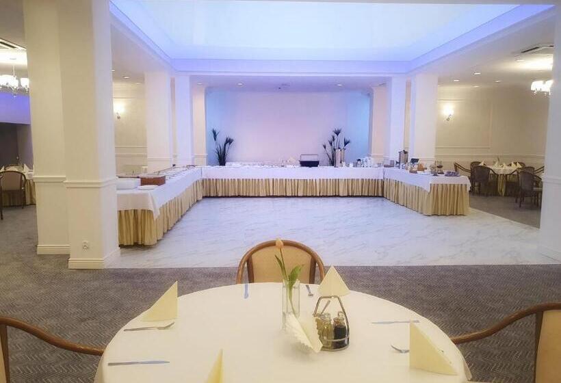 בית מלון כפרי Gromada Arka Lux