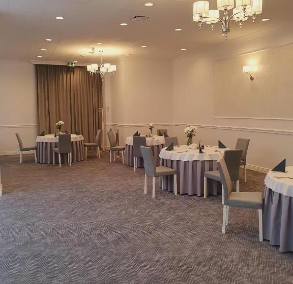 בית מלון כפרי Gromada Arka Lux