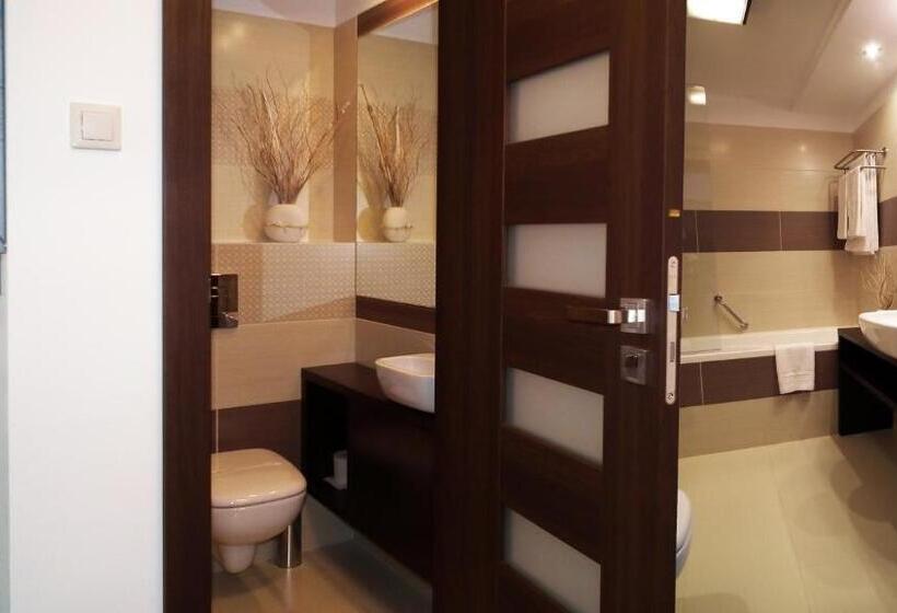 בית מלון כפרי Gromada Arka Lux