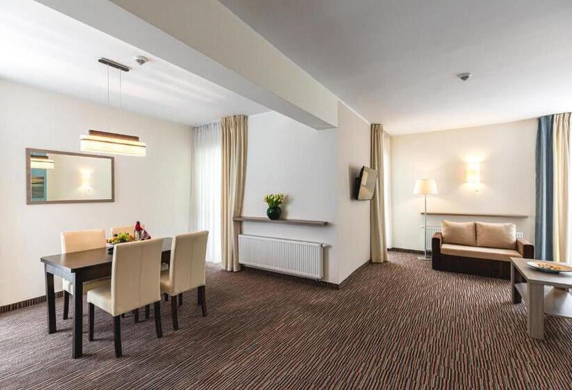 בית מלון כפרי Gromada Arka Lux