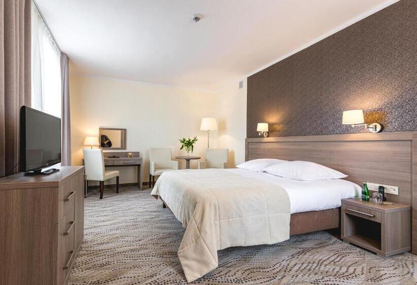 בית מלון כפרי Gromada Arka Lux