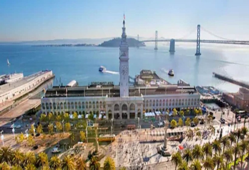 בית מלון כפרי Harbor Court