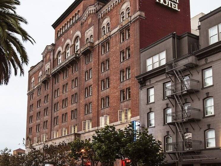 فندق Harbor Court