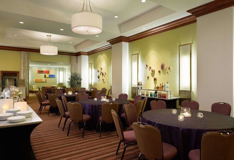 فندق Hilton Charlotte Uptown