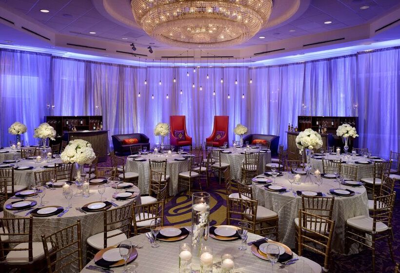 فندق Hilton Charlotte Uptown