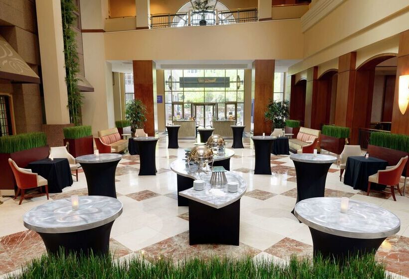 בית מלון כפרי Hilton Charlotte Uptown