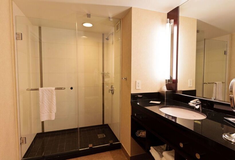 فندق Hilton Charlotte Uptown