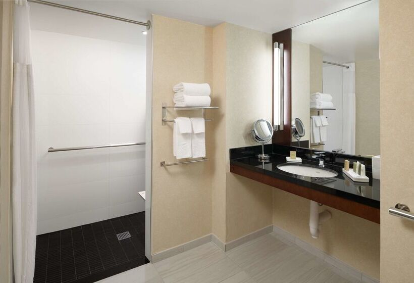 فندق Hilton Charlotte Uptown