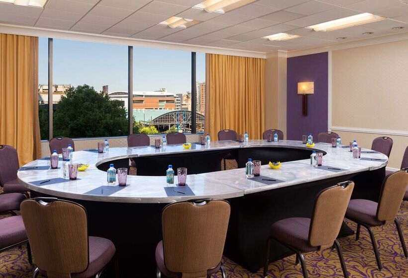 فندق Hilton Charlotte Uptown