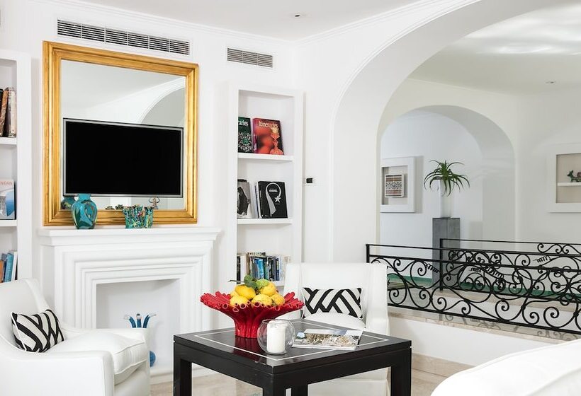 Отель La Minerva