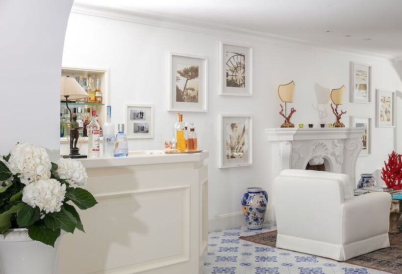 Отель La Minerva