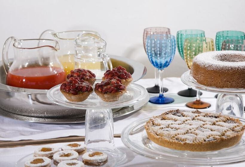 Отель La Minerva