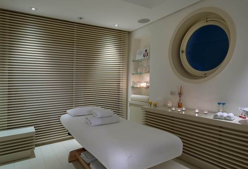 Отель La Minerva