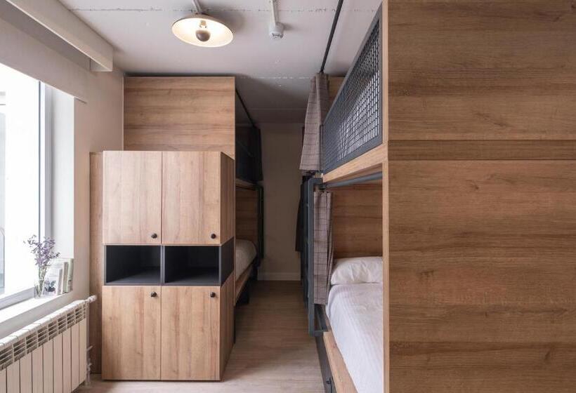 Latroupe Grand Place Hostel