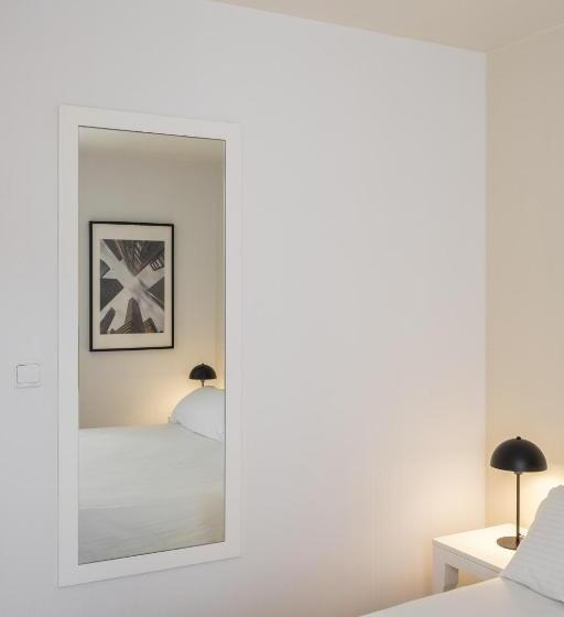 Latroupe Grand Place Hostel