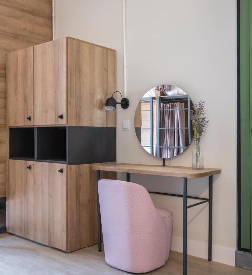 Latroupe Grand Place Hostel