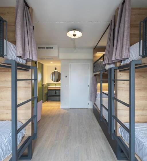 Latroupe Grand Place Hostel