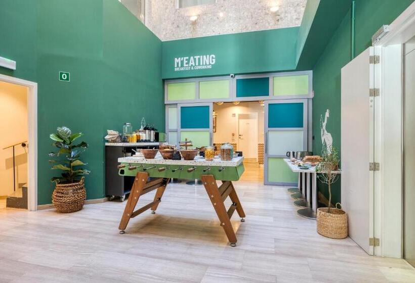 Latroupe Grand Place Hostel