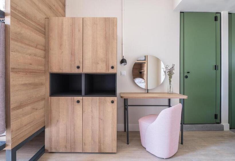 Latroupe Grand Place Hostel