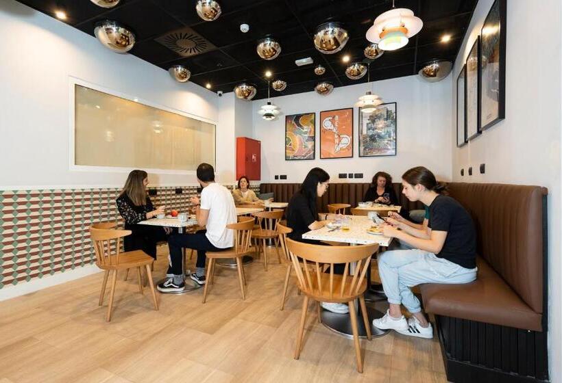 Latroupe Grand Place Hostel