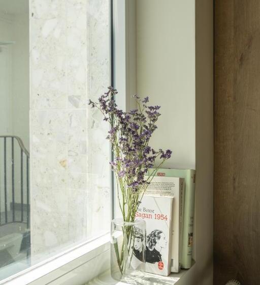 Latroupe Grand Place Hostel