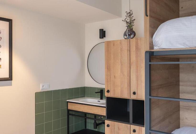 Latroupe Grand Place Hostel