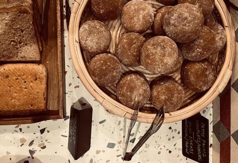 Latroupe Grand Place Hostel