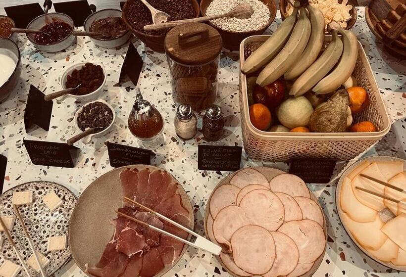 Latroupe Grand Place Hostel