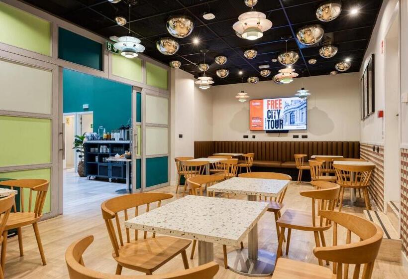 Latroupe Grand Place Hostel